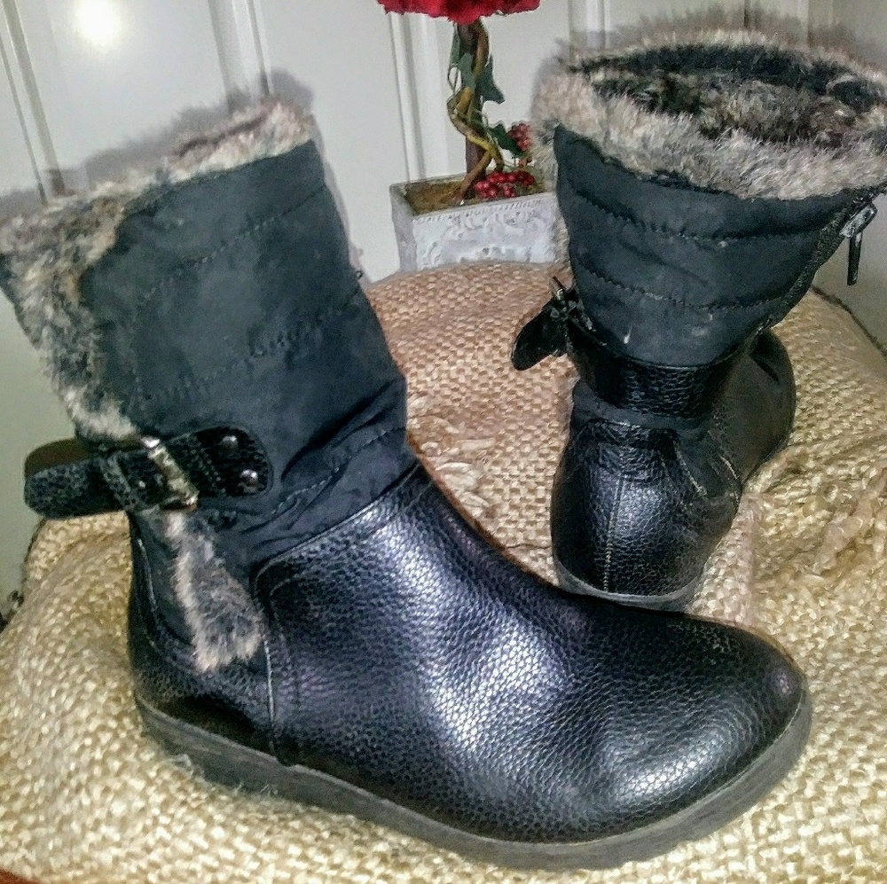 Faux fur lined boots